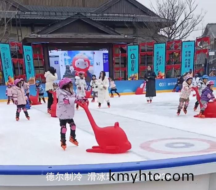 南京溧(li)水無(wu)想(xiang)水(shui)鎮富城(cheng)薈(hui)室外滑(hua)氷場